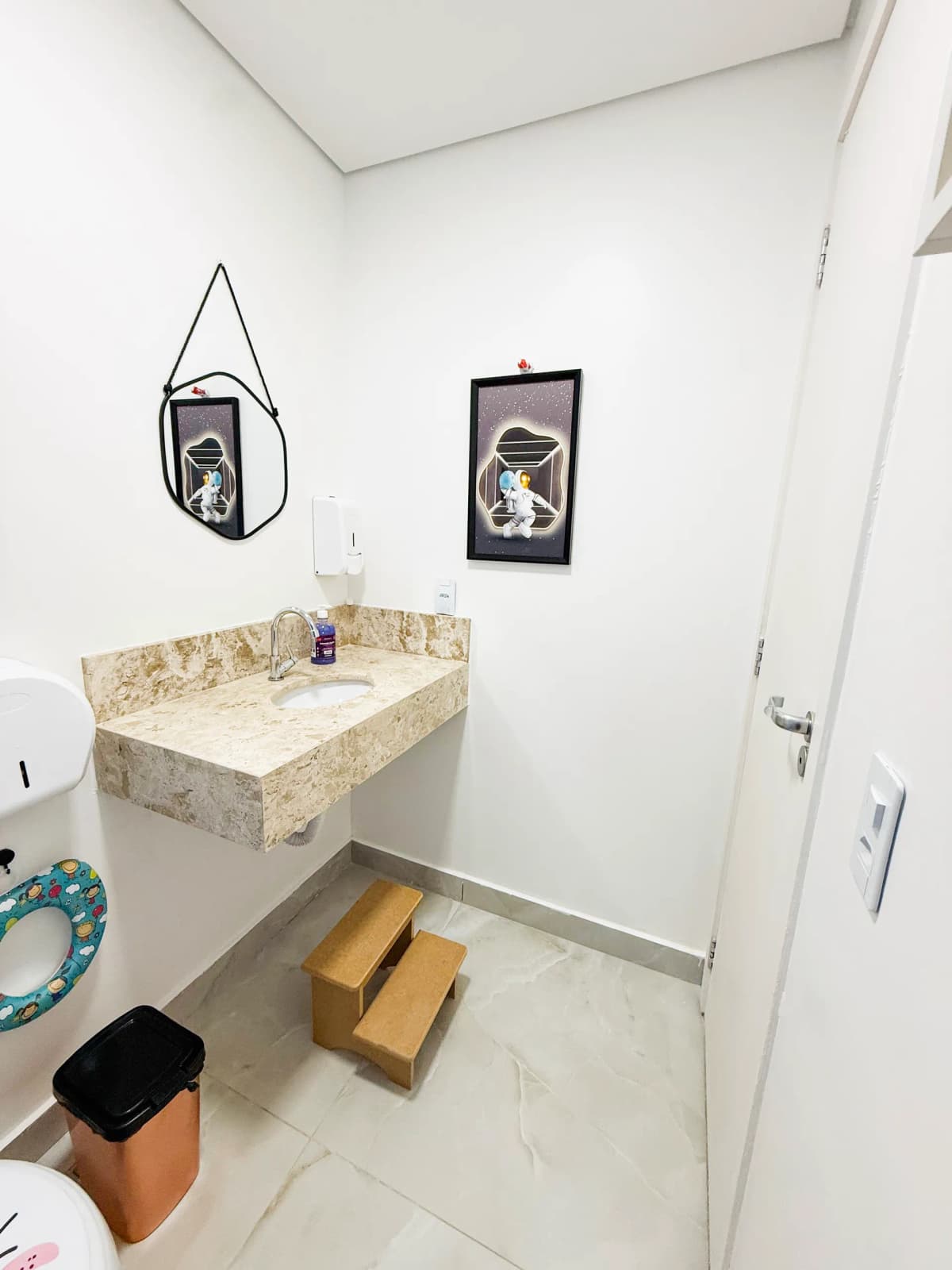 Pia do banheiro do consultório